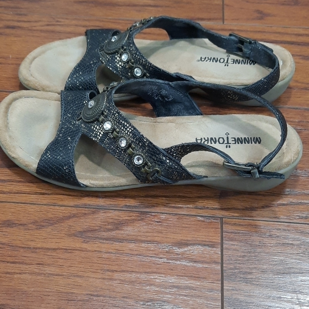 Minnetonka Selene Black Leather Sandals - Picture 5 of 6